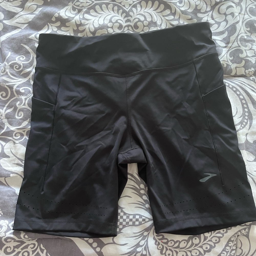 Brooks shorts XL